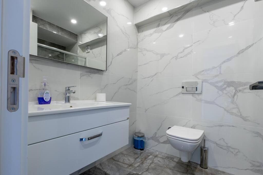 Bosphorus View With 2 Bedrooms Apartment Istanbul