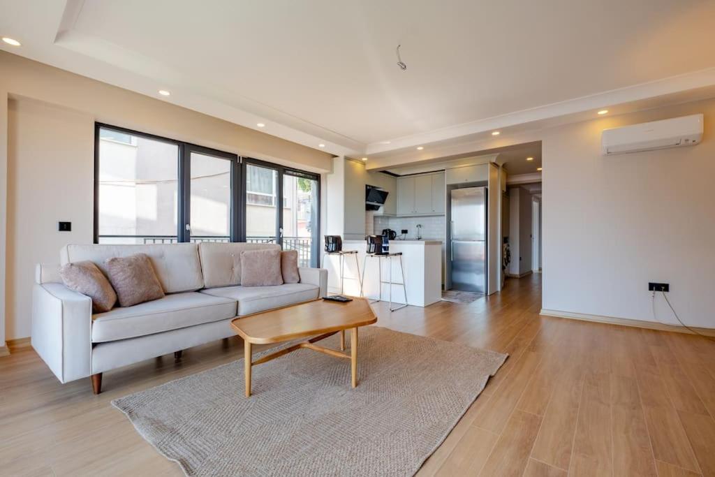 Bosphorus View With 2 Bedrooms Apartment Istanbul